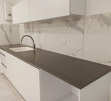 הדבקת חיפוי קרמיקה 1.2 מ' במטבח - הנדימן יכול הכל